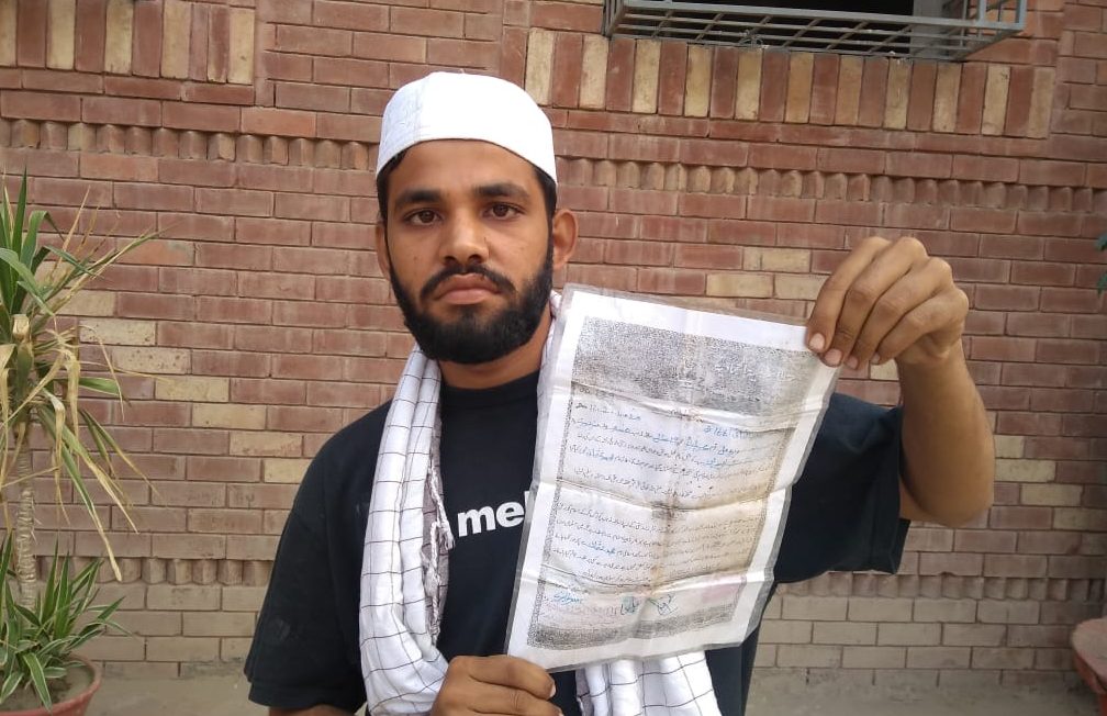 هندو مذهب ڇڏي مسلمان ٿيندڙ نوجوان محمد عثمان مطالبن جي مڃتا لاءِ احتجاج ڪندي