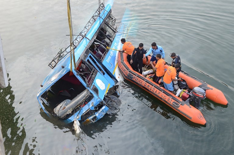 خيبرپختونخواهه ۾ بس حادثي جو شڪار، چيني ڪارڪنن سميت تيرنهن ڄڻا فوت