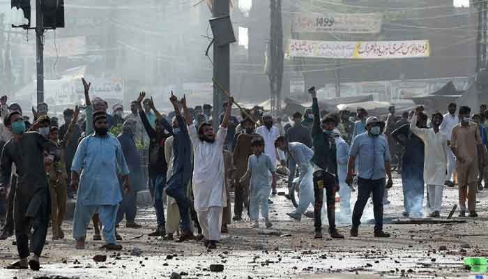 ڪالعدم تنظيم جو اسلام آباد ڏانهن مارچ، جهڙپن ۾ 3 پوليس اهلڪار شهيد