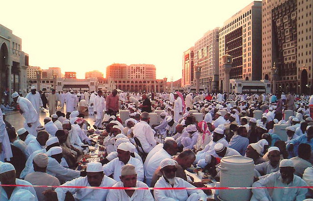 مسجد نبوي صه ۾ رمضان ۾ اجتماعي افطاري جي اجازت